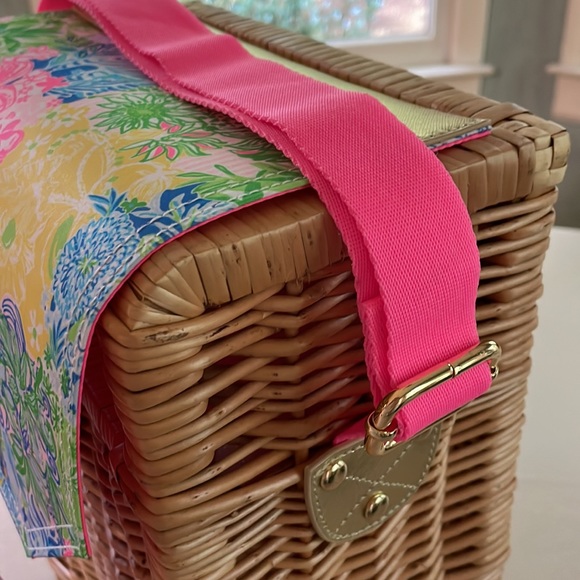 Lilly Pulitzer Wine Basket with Glasses and Wine Bottle Stopper, New Condition - Picture 5 of 11